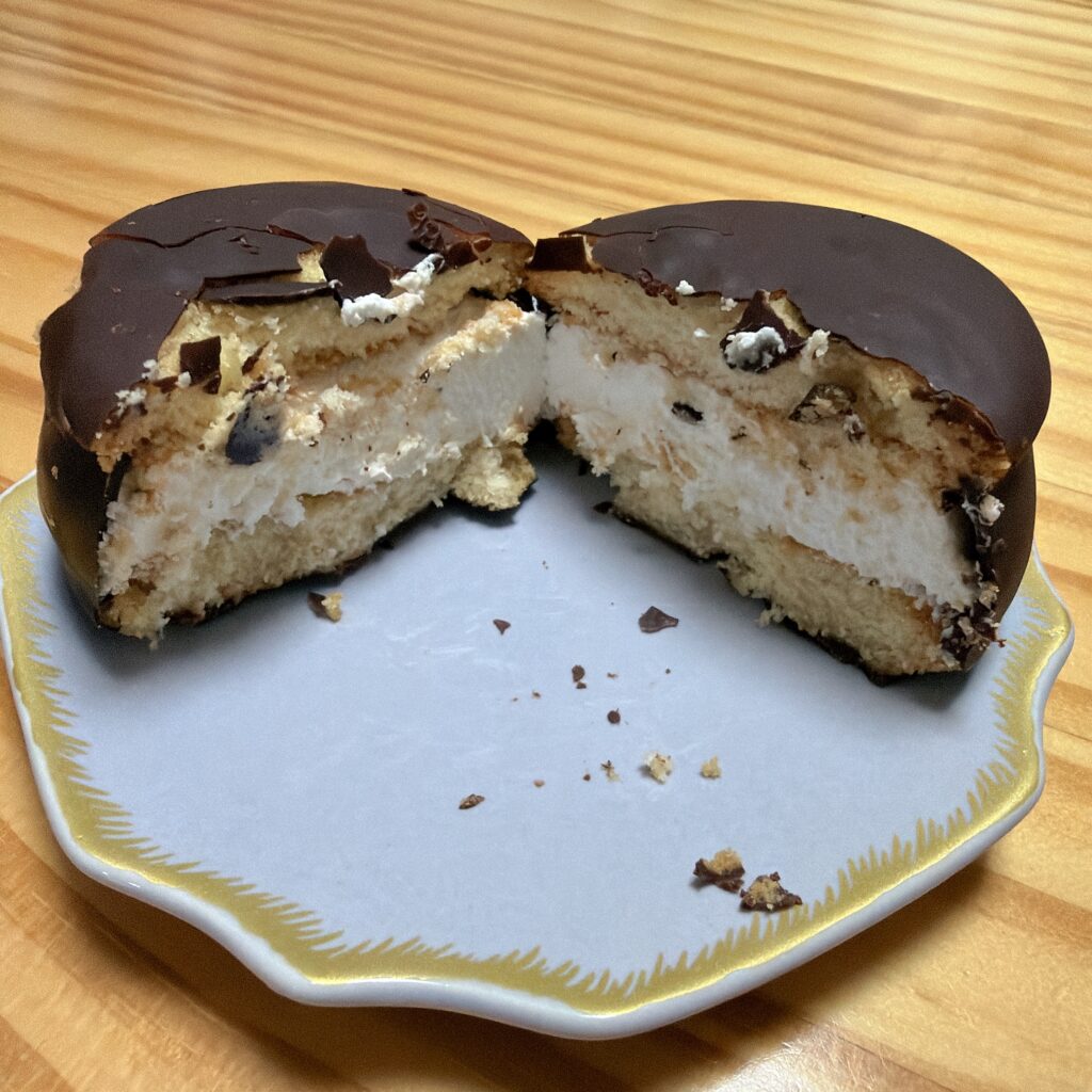 生チョコパイ<クリーム4倍盛り> 断面図