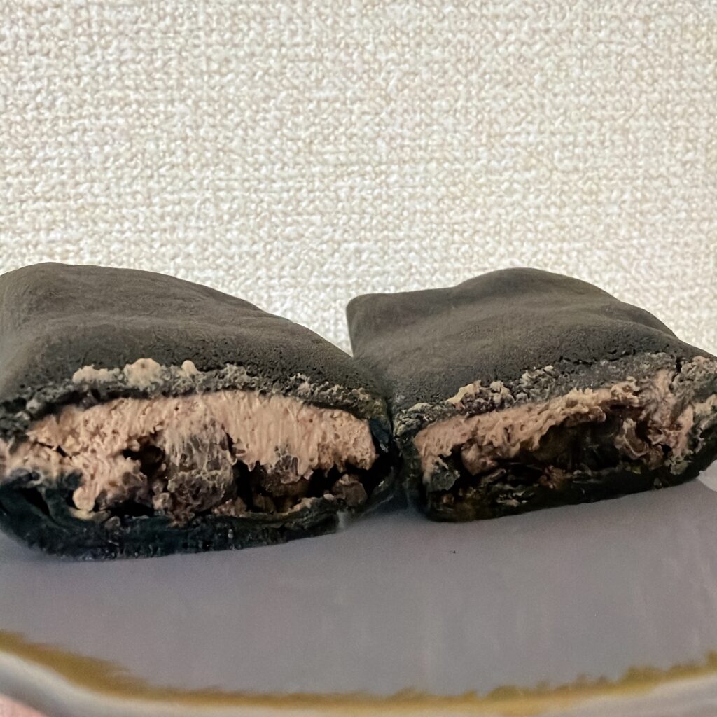 ブラックサンダー モチザクチョコクレープ　断面