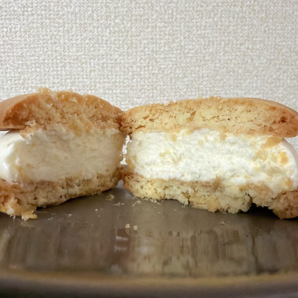 しっとりビスケットサンド クリーム 断面