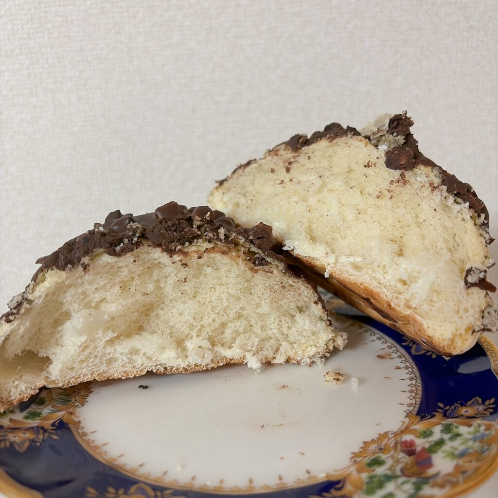 ブラックサンダーメロンパン　断面