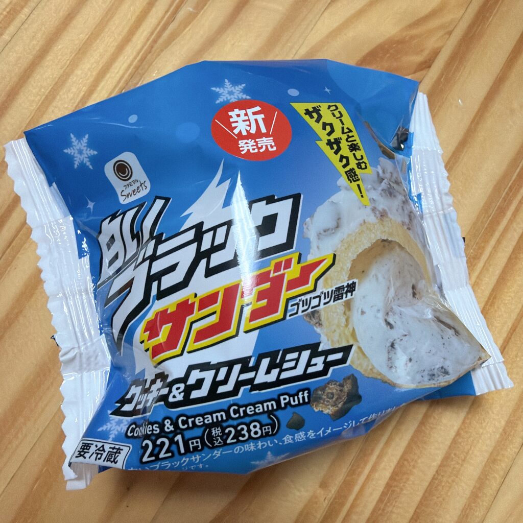 白いブラックサンダー　クッキー＆クリームシュー　パッケージ